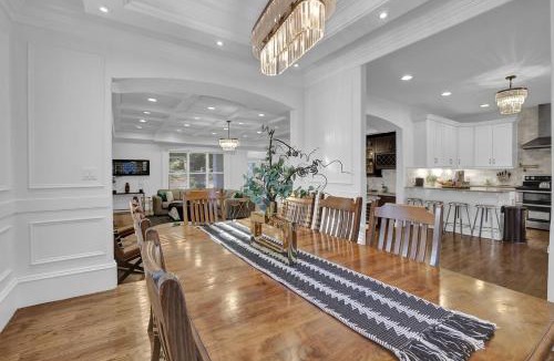 South Tuxedo Park House | Stunning 6BR Buckhead OasisPrivate BathEachRoom