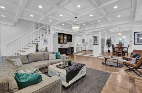 South Tuxedo Park House | Stunning 6BR Buckhead OasisPrivate BathEachRoom