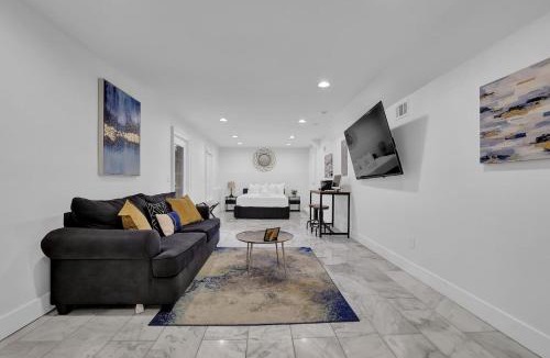 South Tuxedo Park House | Stunning 6BR Buckhead OasisPrivate BathEachRoom