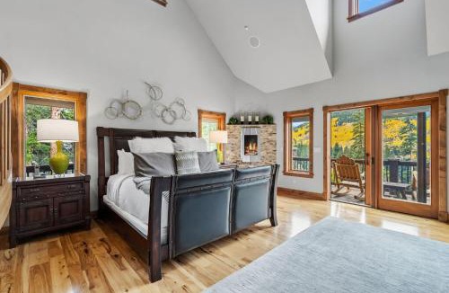 Blue River House | Stunning 6BR Lodge w Beautiful Mt Quandary Views