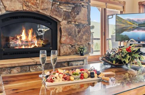 Blue River House | Stunning 6BR Lodge w Beautiful Mt Quandary Views