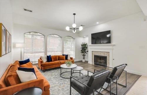 Rowlett House | Stunning 6BR Pool - Great for Big Groups