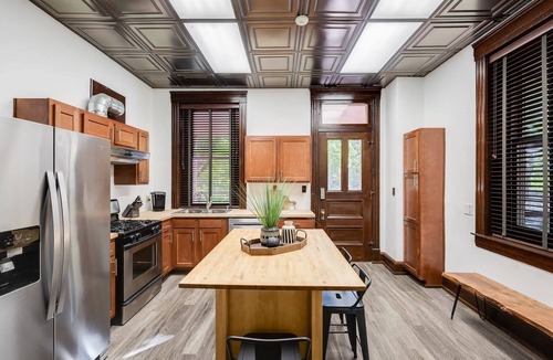 Highlands House | Stunning 7 Bed Historic Home Steps to Bardstown