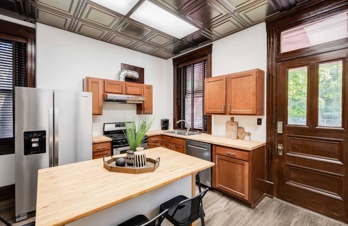 Highlands House | Stunning 7 Bed Historic Home Steps to Bardstown