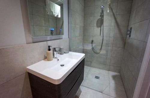 Lichfield House | Stunning 7-Bed Home in Lichfield