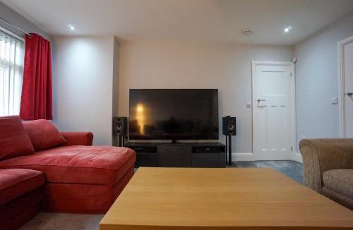 Lichfield House | Stunning 7-Bed Home in Lichfield