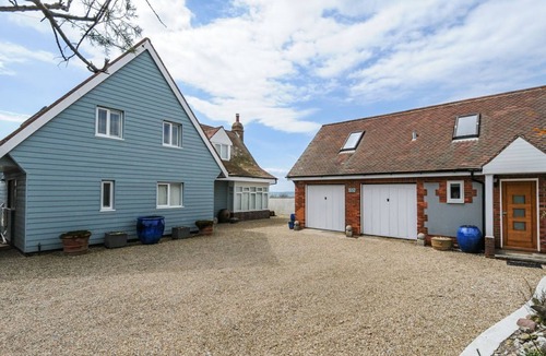 Selsey House | Stunning 7 bed on Beach Pool Spa Aga Fire Games room & Exciting update for 2026