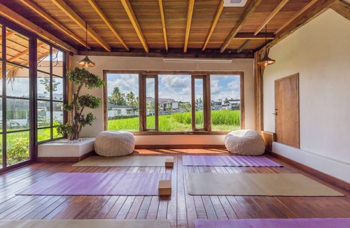 Umalas Villa | Stunning 7BR Large Group Private Pool Yoga Gym Cinema 10min Canggu Surfing Beach