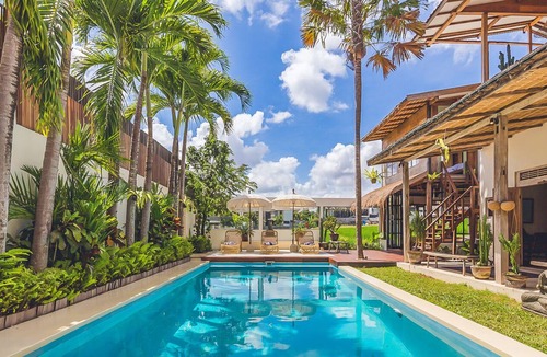 Umalas Villa | Stunning 7BR Large Group Private Pool Yoga Gym Cinema 10min Canggu Surfing Beach