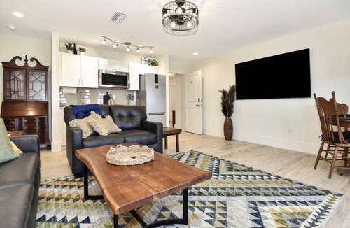 Painters Walk House | Stunning 7BR Oceanfront Home, Perfect for Groups