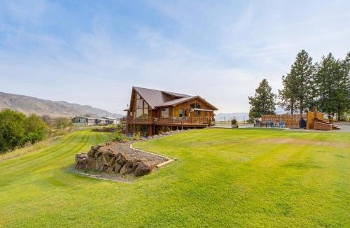 Brewster House | Stunning A-Frame Home w/Views, 10 Mi to Okanogan!