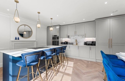 Bath Apartment | Stunning Abode in Central Bath