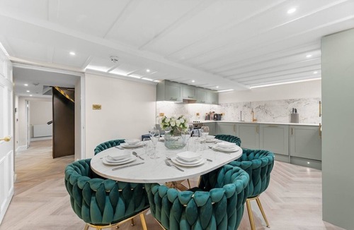 Bath Apartment | Stunning Abode in Central Bath