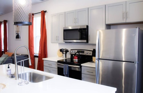 Bloomington House | Stunning and Modern 4-BR House with On-Site Pool