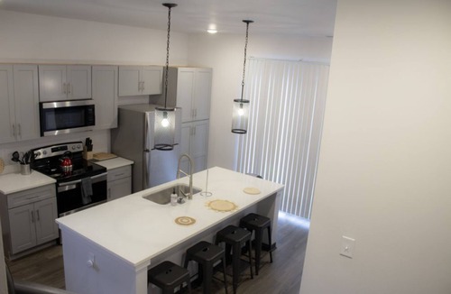 Bloomington House | Stunning and Modern 4-BR House with On-Site Pool