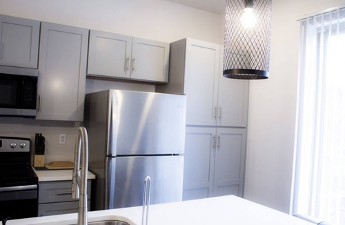 Bloomington House | Stunning and Modern 4-BR House with On-Site Pool