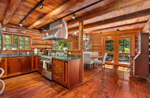 Rollingbay House | Stunning and secluded Sunrise Cabin is so peaceful