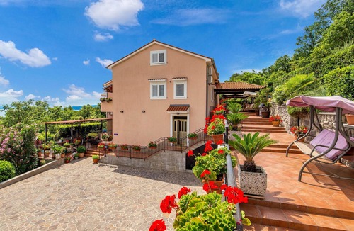 Donji Kraj Apartment | Stunning apartment in Moscenicka Draga