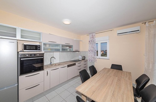 Kastel Sucurac Apartment | Stunning apartment in Kastel Sucurac with WiFi
