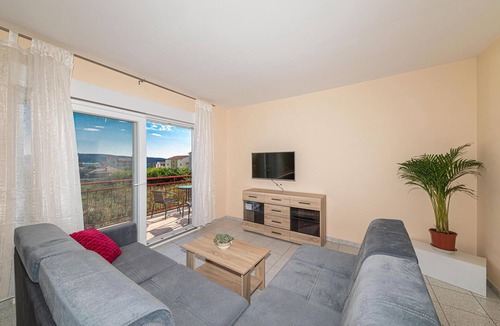 Kastel Sucurac Apartment | Stunning apartment in Kastel Sucurac with WiFi
