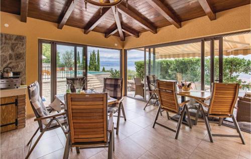 Donji Kraj Apartment | Stunning Apartment In Moscenicka Draga