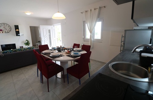 Poljica Apartment | Stunning Apartment for 7 close to several beaches