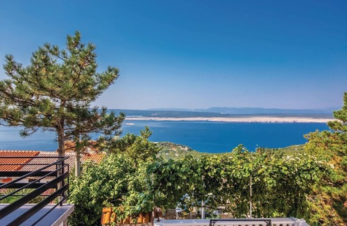 Klanfari Apartment | Stunning apartment in Dramalj with WiFi