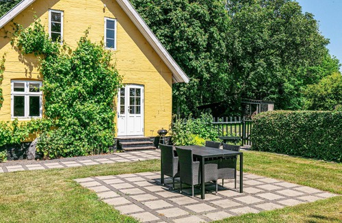 Akirkeby Apartment | Stunning apartment in Aakirkeby
