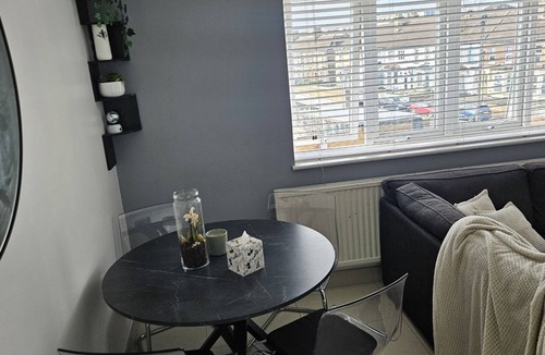 Grays Apartment | Stunning Apartment in Grays