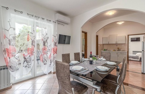 Jadranovo Apartment | Stunning apartment in Jadranovo with WiFi