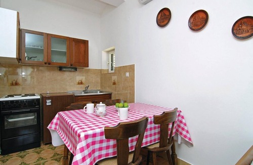 Jadrtovac Apartment | Stunning apartment in Jadrtovac