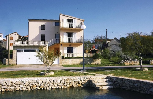 Jadrtovac Apartment | Stunning apartment in Jadrtovac