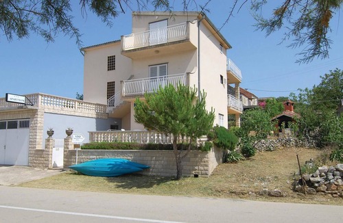 Jadrtovac Apartment | Stunning apartment in Jadrtovac