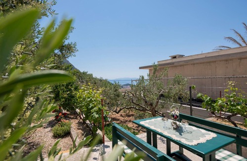 Veliko Brdo Apartment | Stunning apartment in Makarska with WiFi