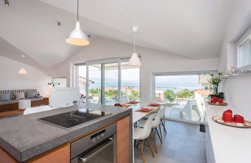 Zidarici Apartment | Stunning apartment in Malinska