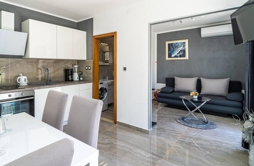 Prijevor Apartment | Stunning apartment in Mokosica with WiFi