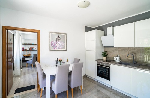 Prijevor Apartment | Stunning apartment in Mokosica with WiFi