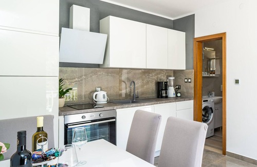 Prijevor Apartment | Stunning apartment in Mokosica with WiFi