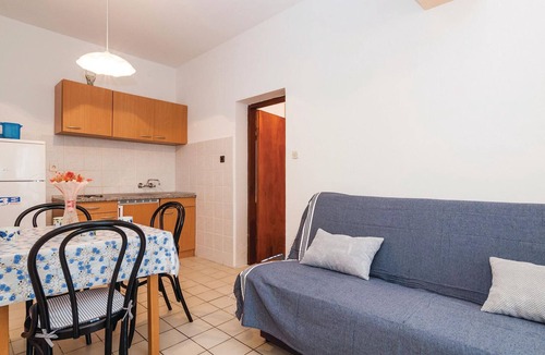 Posedarje Apartment | Stunning apartment in Posedarje with WiFi