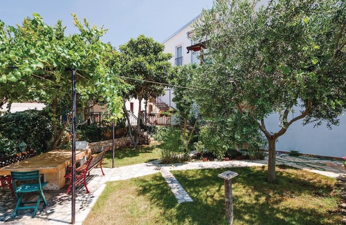 Posedarje Apartment | Stunning apartment in Posedarje with WiFi