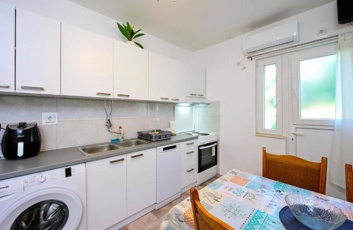 Drace Apartment | Stunning apartment in Janjina with WiFi