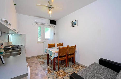 Drace Apartment | Stunning apartment in Janjina with WiFi