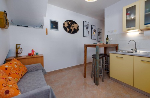 Kosljun Apartment | Stunning apartment in Kosljun with WiFi