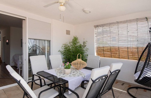 Klek Apartment | Stunning apartment in Klek with house sea view