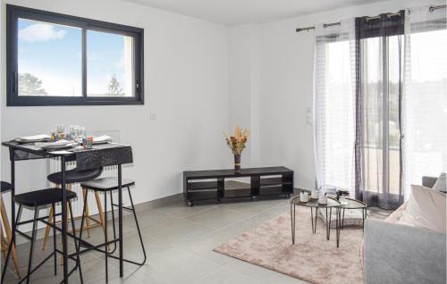 Lantic Apartment | Stunning Apartment In Lantic With Wifi