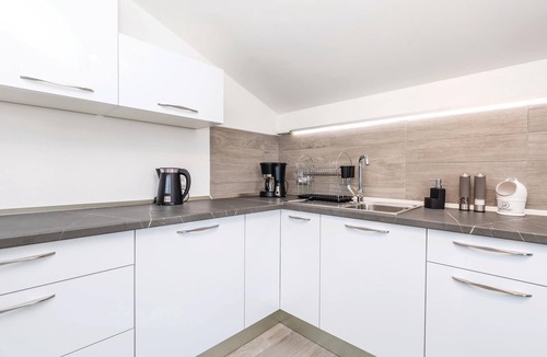 Tulisevica Apartment | Stunning apartment in Lovran with house sea view