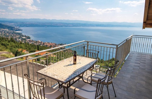 Tulisevica Apartment | Stunning apartment in Lovran with house sea view