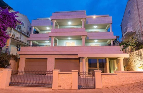Molunat Apartment | Stunning apartment in Molunat with WiFi
