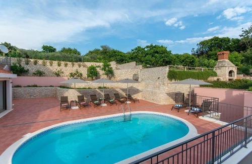Molunat Apartment | Stunning apartment in Molunat with WiFi