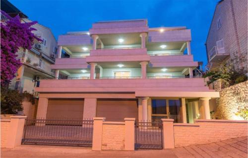 Molunat Apartment | Stunning Apartment In Molunat With Wifi